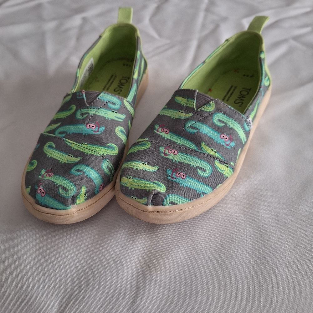 Toms alligator canvas slip on shoes